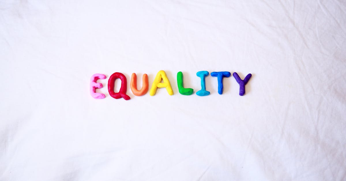 entdecken sie die bedeutung von gleichheit in unserer gesellschaft. erfahren sie, wie gleichheit soziale gerechtigkeit fördert und unterschiede überwindet.
