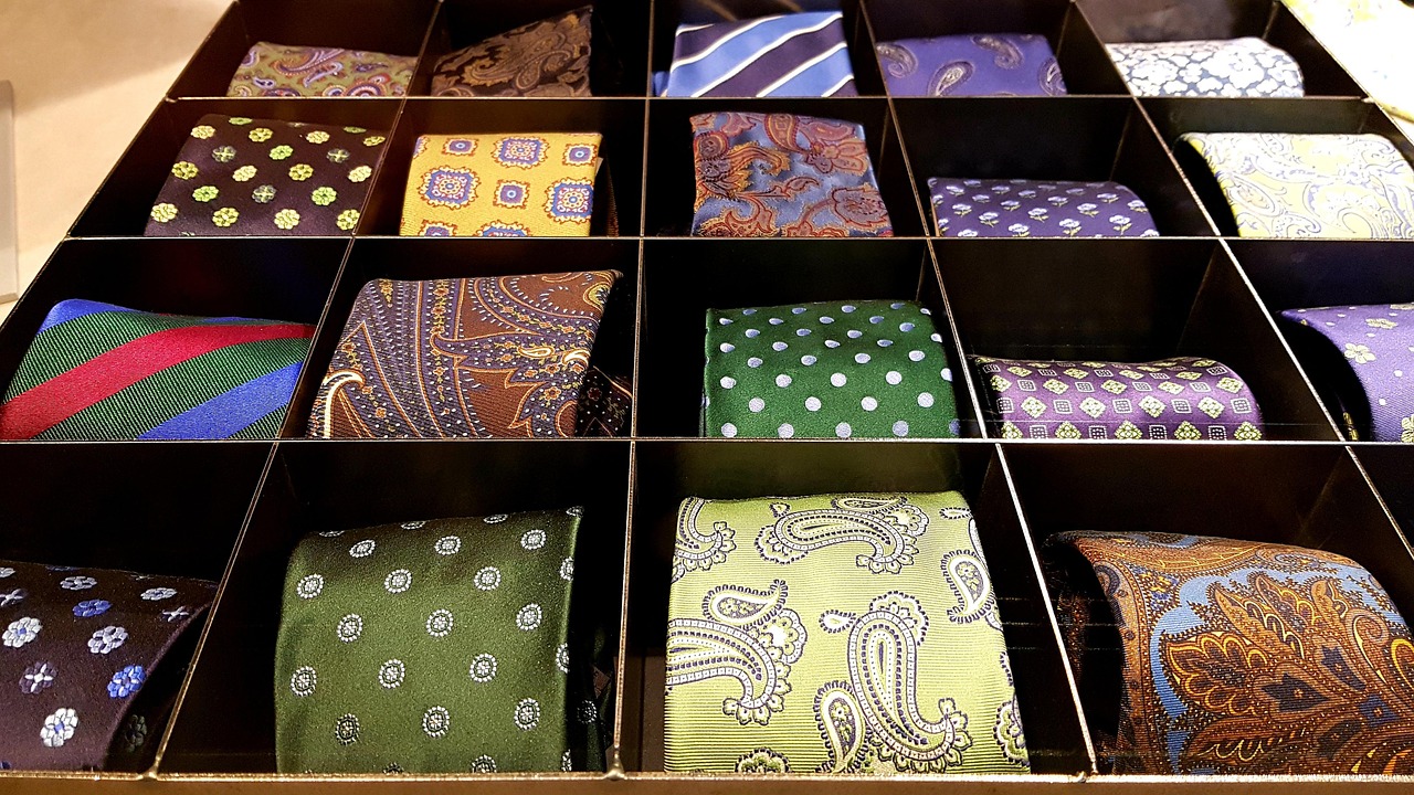 entdecken sie die neuesten modenschau-präsentationen, die die neuesten trends und designs der saison zeigen. erleben sie die kreative vielfalt und die aufregenden outfits, die die modewelt bewegen.